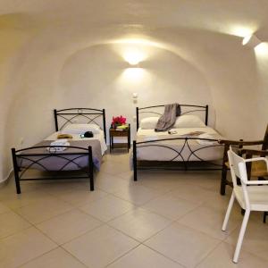 Cave Triple Room - Semi basement