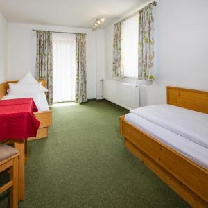 Twin Room (separate beds) with balcony