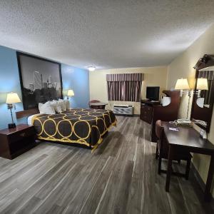 Queen Room - Non-Smoking
