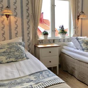 Twin Room with Shared Shower and Toilet