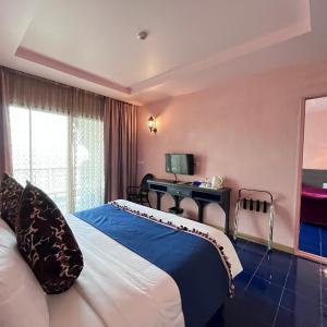 Grand Deluxe River & Swimming pool view with Bath Tub