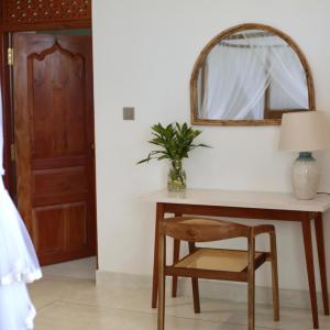 Deluxe Double Room with Side Sea View