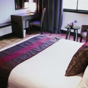 24 hours deal - Deluxe Queen Room