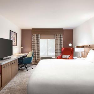 King Room with Accessible Tub - Mobility Access