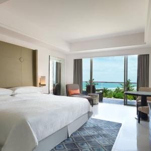 Guest Room Ocean View, 1 King Bed (suitable for 2 adults & 2 children below 12 y.o. or 3 adults with Extra Bed) with FREE Kids & Family Activities