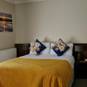 Triple Room (1 Double Bed + 1 Single Bed)