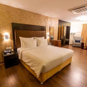 Executive Suite with One way Airport transfer,15% Discount on Food and Soft Beverage and Spa