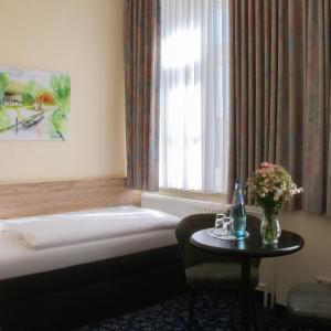 Standard Twin Room (side of the street)