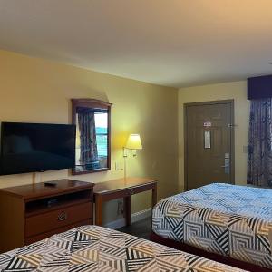 Queen Room with Two Queen Beds - Smoking