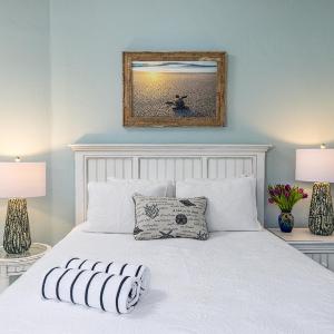 Deluxe Queen Suite