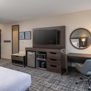 King Room with King Bed - Non-Smoking