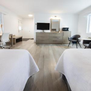 Suite with Two Queen Beds