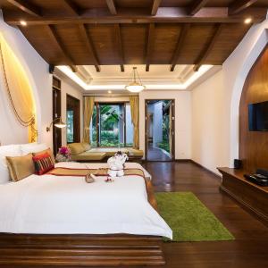 Pool Suite with Garden View