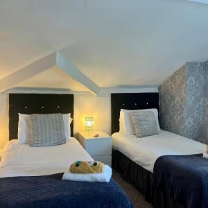 Twin Room with Private Bathroom