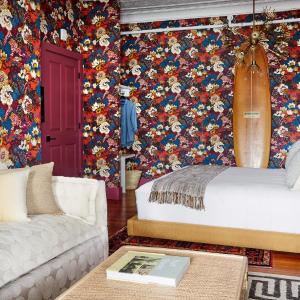 Surf Accessible Vintage King Studio