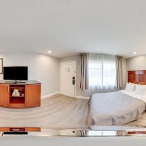 Efficiency King Room - Accessible/Non-Smoking
