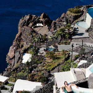 Premium Cave with Caldera View and Outdoor Hot tub