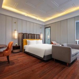 Minerva Suite with Outdoor Jacuzzi