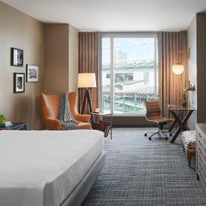 Premium King Room - Ballpark View