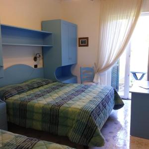 Triple Room with Partial Sea View