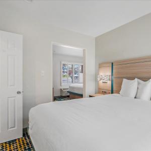 Family Room with Three Queen Beds