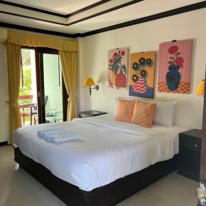 Double Room with Pool View - Top Floor