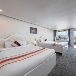 Family Room with Mountain View