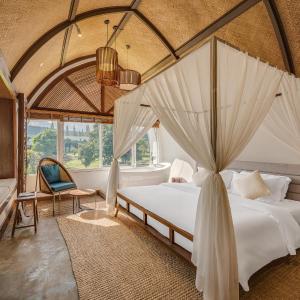 Suite with Mountain View
