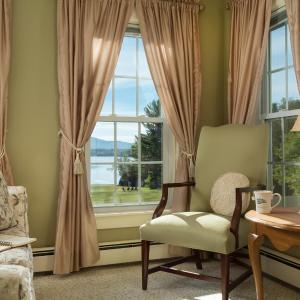 Suite with Lake View 4