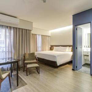 Premier Room with King Size Bed and Bath
