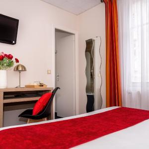 Classic Triple Room with Bath in Skipper Building