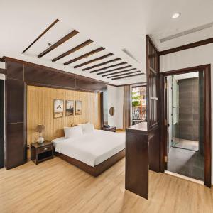 Junior Suite with Balcony
