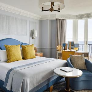 Feature Executive King with Sea View and Balcony