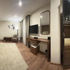 Deluxe King Studio