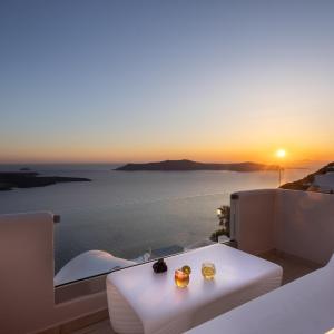 Junior Suite with Caldera View 