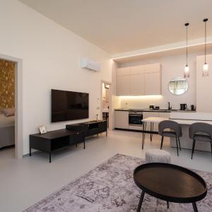 One-Bedroom Apartment with Terrace