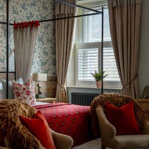Four Poster Feature Room