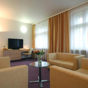 One-Bedroom Suite with 2 Extra Beds