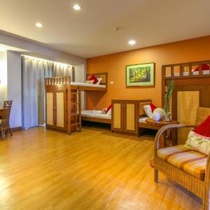 Dormitory Room (6 Adults)