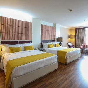 Grand Superior 2 Single Beds, 65 Sqm, Free Wifi, 2 Free Bottles Of Water, Tv, Working Desk