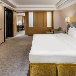 One-Bedroom Suite with River View