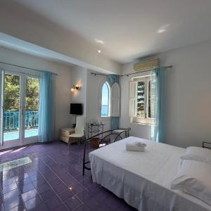 Economy Triple Room