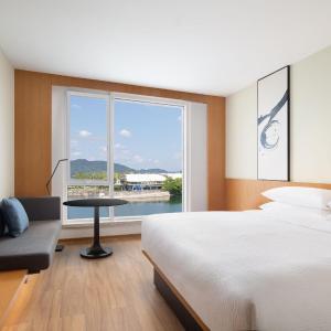King Room with Lake View