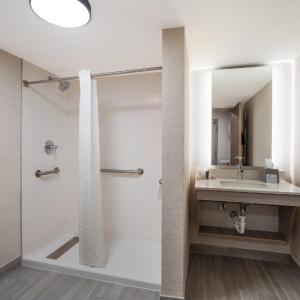 Queen Suite with Two Queen Beds and Mobility Accessible Transfer Shower
