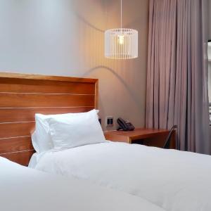 Superior King Room with City View