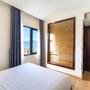 Sea-Side View Window Room 