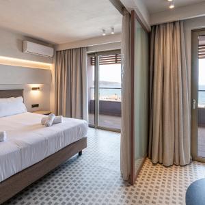 Suite with Jacuzzi and Panoramic Sea view