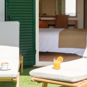 Apollon Standard Double Room with access to common terrace.