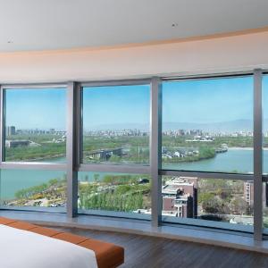 One-Bedroom King Suite with Lake View