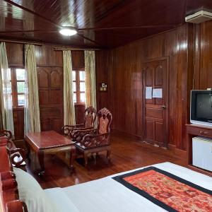 Superior King Suite